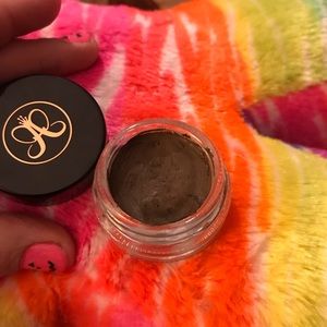 Anastasia Beverly Hills dipbrow in soft brown